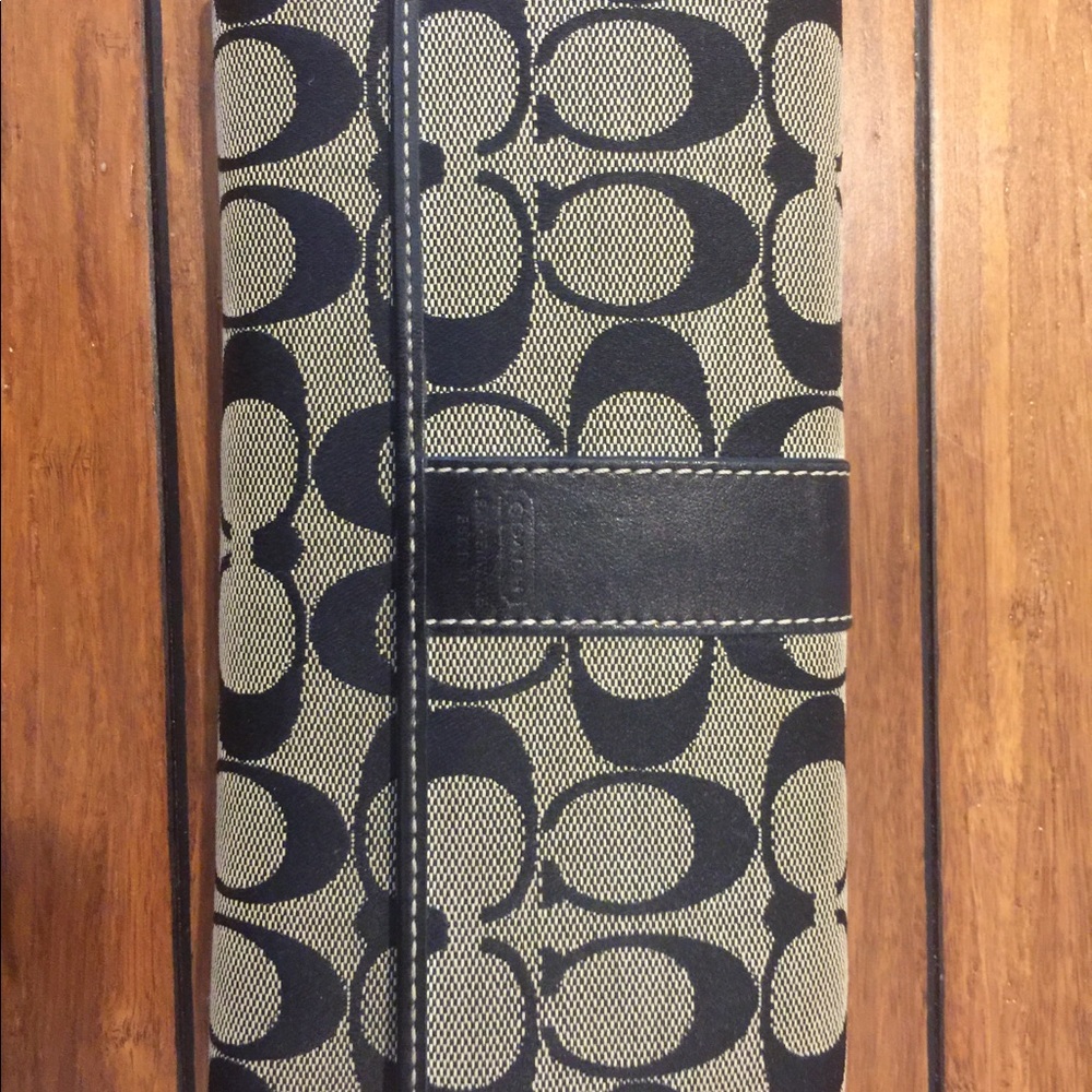 Signature Coach wallet